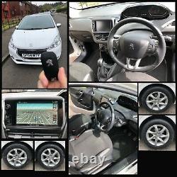 Peugeot 208 2014 1.2 vti Style Version 5 door glass roof