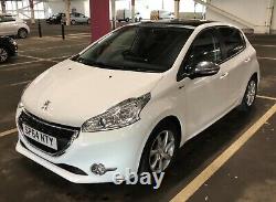 Peugeot 208 2014 1.2 vti Style Version 5 door glass roof