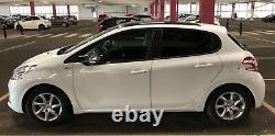 Peugeot 208 2014 1.2 vti Style Version 5 door glass roof