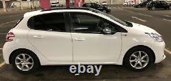 Peugeot 208 2014 1.2 vti Style Version 5 door glass roof