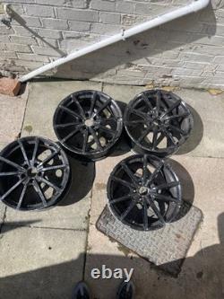 X4 Pretoria Style Gloss Black 18 Alloy Wheel