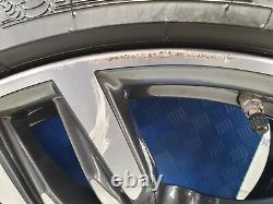 Ensemble de roues en alliage de style 433 et pneus authentiques BMW OEM 2284450 2284451 M5 M6