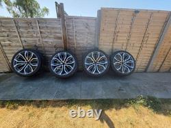 Jantes alliage BMW Style 375 de 22 pouces avec pneus Pirelli P0 x4