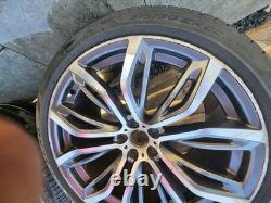 Jantes alliage BMW Style 375 de 22 pouces avec pneus Pirelli P0 x4