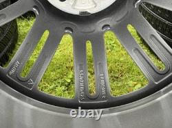 Jantes alliage et pneus authentiques Range Rover style 23 1075 285/40 R23