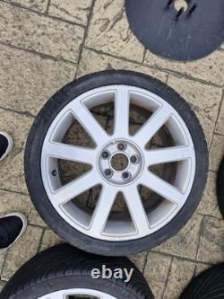 Jantes en alliage Audi A2 Sport Style Rs4 avec capuchons 7jx17H2 ET38 8L0601025AC