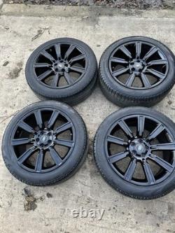 Roues en alliage noir 21 pouces et pneus Pirelli Style 9001 pour Range Rover Sport L494