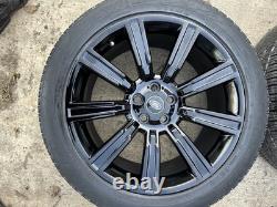 Roues en alliage noir 21 pouces et pneus Pirelli Style 9001 pour Range Rover Sport L494