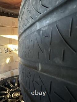 Roues en alliage noir 21 pouces et pneus Pirelli Style 9001 pour Range Rover Sport L494