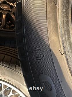 Roues en alliage noir 21 pouces et pneus Pirelli Style 9001 pour Range Rover Sport L494