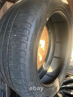 Roues en alliage noir 21 pouces et pneus Pirelli Style 9001 pour Range Rover Sport L494