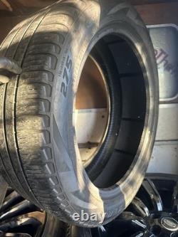 Roues en alliage noir 21 pouces et pneus Pirelli Style 9001 pour Range Rover Sport L494